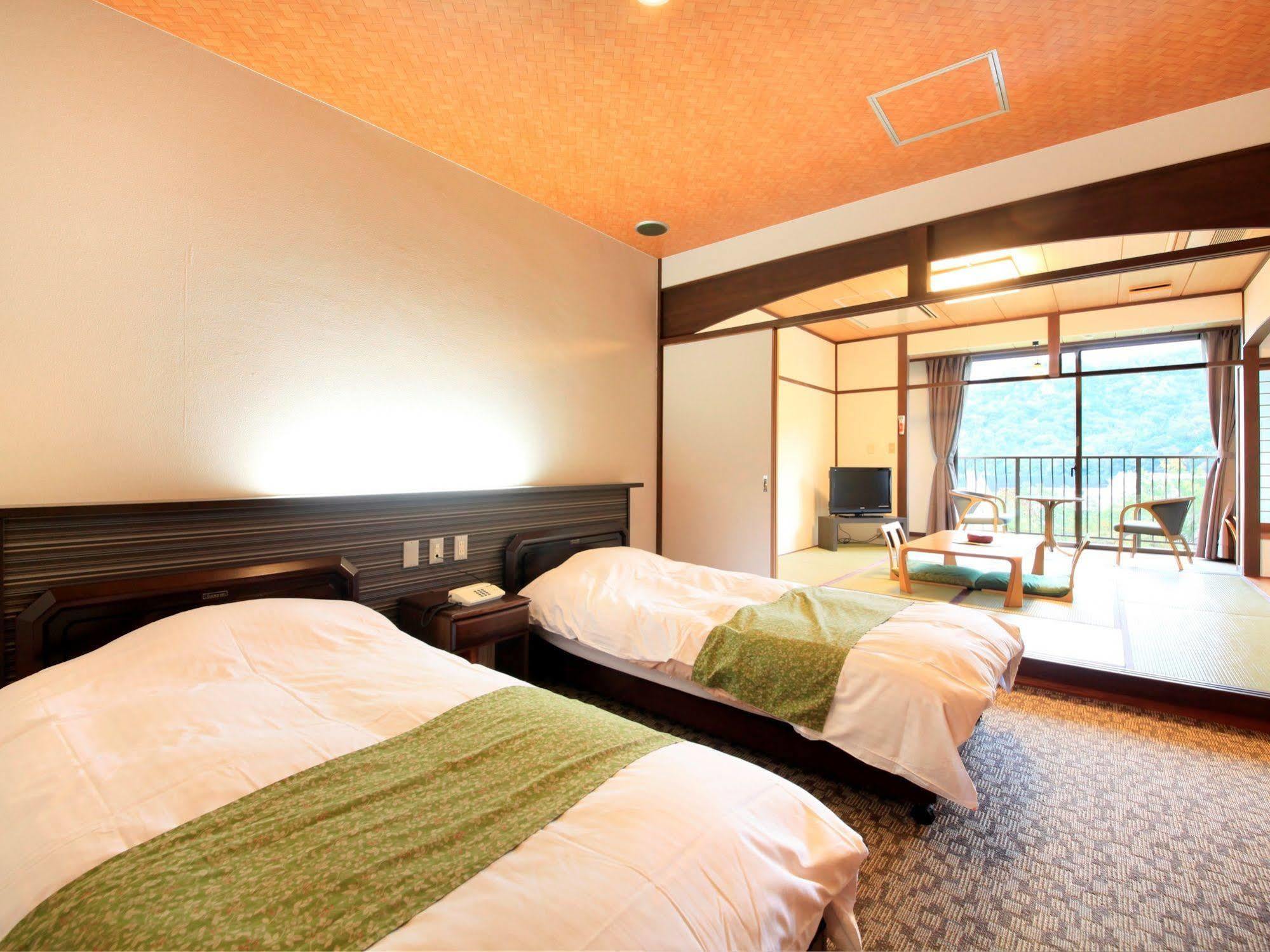 Hotel Kamogawaso Takehara Kültér fotó